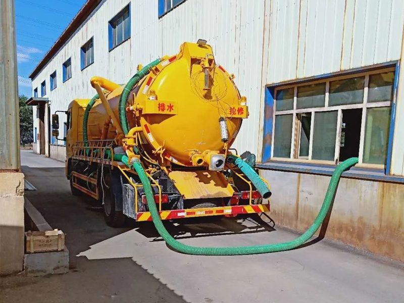 沿江厂区化粪池清理